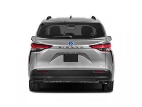 Used 2024 Toyota Sienna XLE image 8