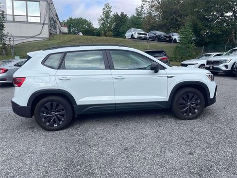 Used 2022 Volkswagen Taos S image 5