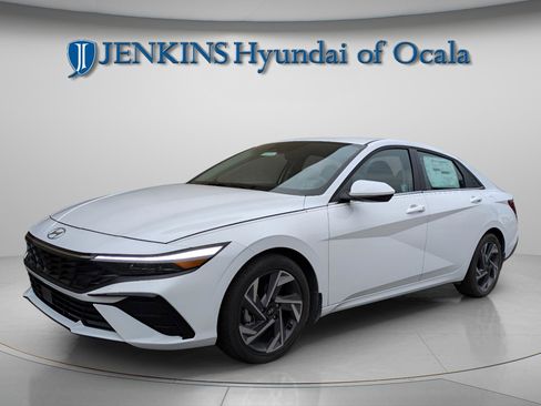 Used 2025 Hyundai Elantra SEL image 7