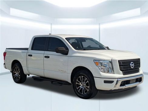 Used 2022 Nissan Titan SV RWD image 8