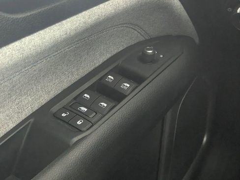 Used 2022 Jeep Compass Latitude FWD image 18