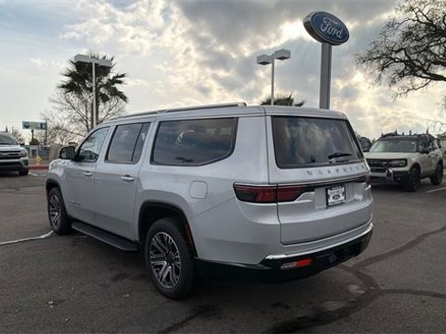 Used 2024 Jeep Wagoneer L Series II w/ Flexible Seating Group image 5