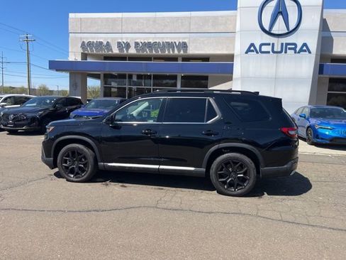Used 2025 Honda Pilot Touring image 5