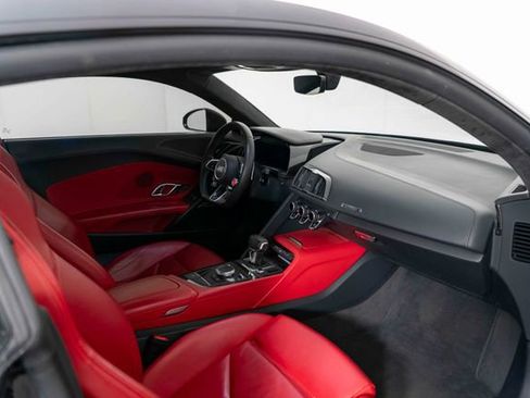 Used 2018 Audi R8 V10 plus image 25