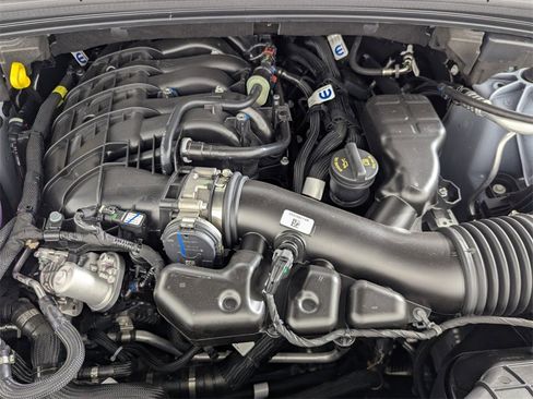 New 2025 Jeep Grand Cherokee Altitude image 10