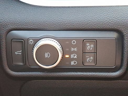 Certified 2022 Ford Explorer XLT w/ Equipment Group 202A image 25