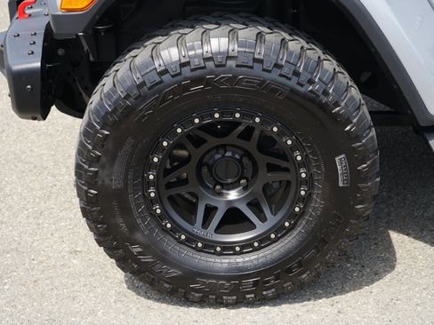 Used 2020 Jeep Wrangler Unlimited Sahara AWD/4WD image 9