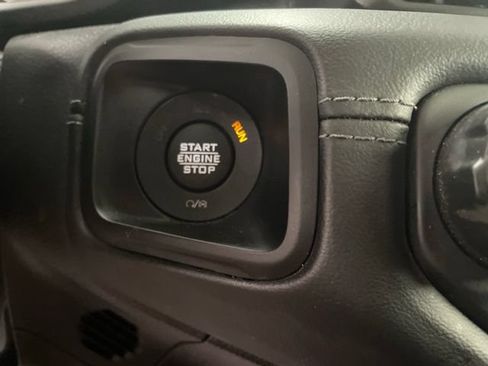 Used 2025 Jeep Gladiator Sport AWD/4WD image 24
