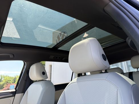 Certified 2023 Volkswagen Tiguan SE R-Line AWD/4WD image 21