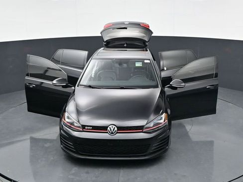 Used 2016 Volkswagen Golf 4-Door image 42