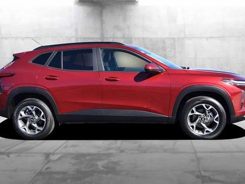 Used 2024 Chevrolet Trax LT image 5