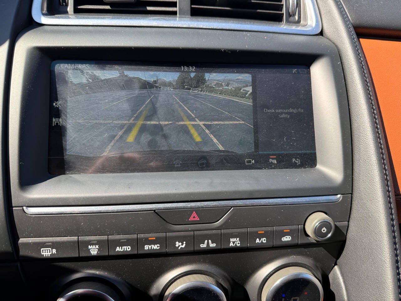Used 2020 Jaguar E-PACE SE AWD/4WD image 12