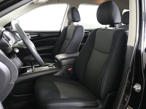 Used 2019 Nissan Pathfinder SV image 29