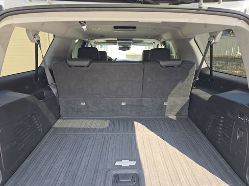 Used 2020 Chevrolet Suburban Premier AWD/4WD image 16