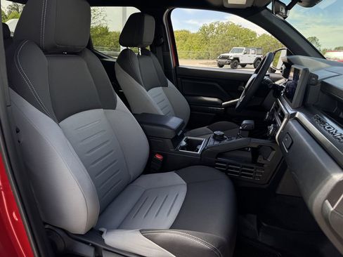 Used 2025 Toyota Tacoma TRD Off-Road image 27