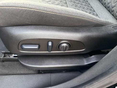 Used 2022 Chevrolet Equinox LT image 23