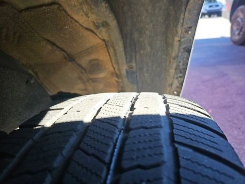 Used 2017 Toyota Tacoma TRD Off-Road w/ Premium & Technology Package image 2