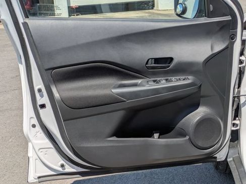 Used 2022 Nissan Kicks S FWD image 6
