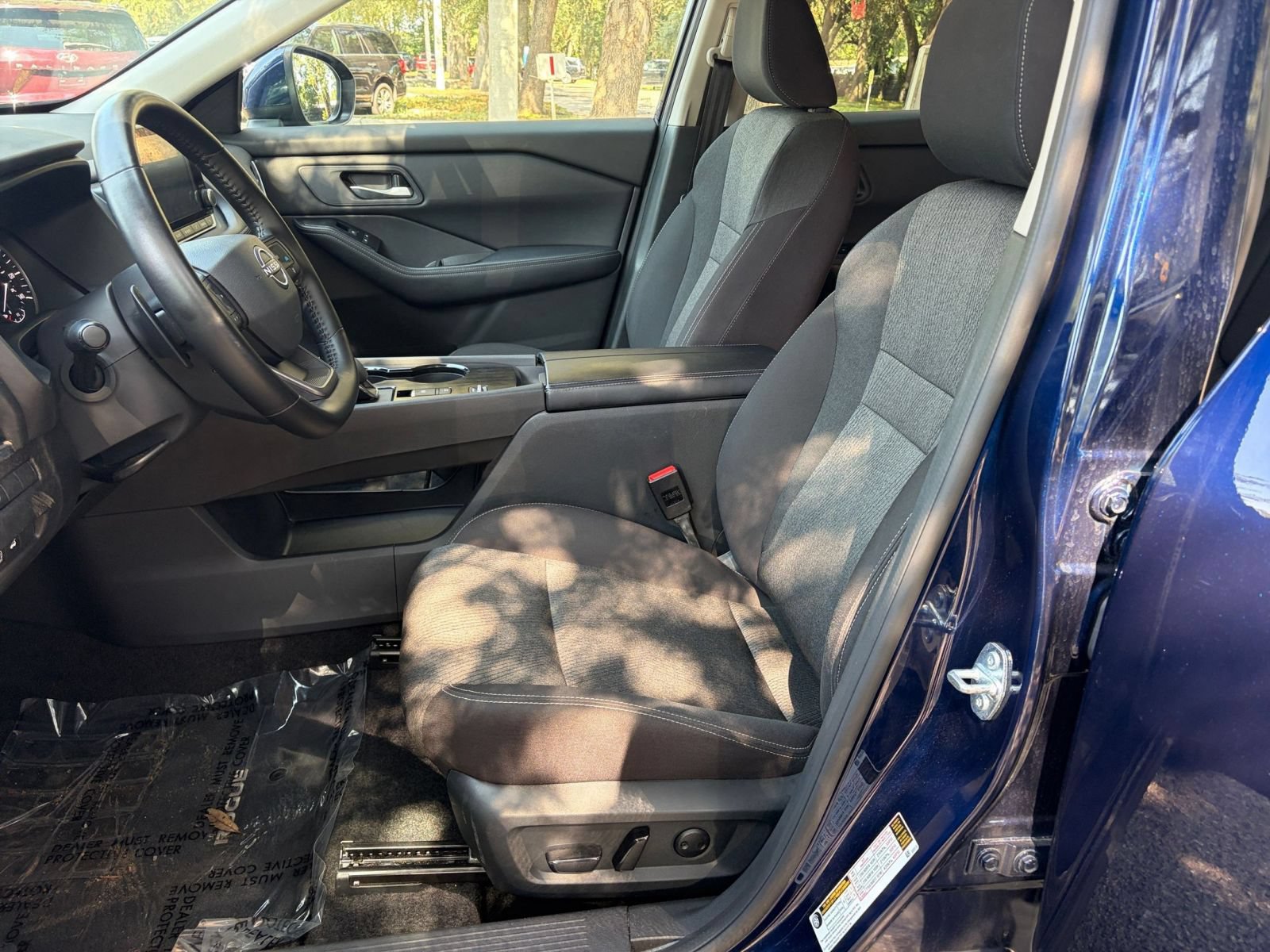 Used 2025 Nissan Rogue SV FWD image 28