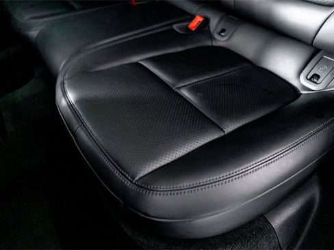 Used 2022 Porsche Macan S w/ Premium Package Plus image 35