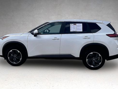 Used 2025 Nissan Rogue SV AWD/4WD image 3