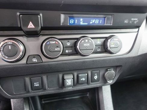 Certified 2023 Toyota Tacoma TRD Off-Road image 26