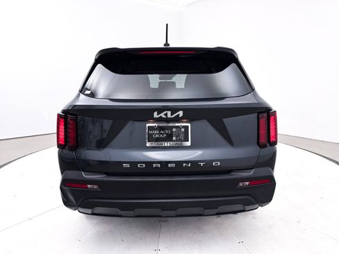 Used 2022 Kia Sorento LX image 18