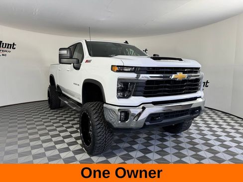 Used 2024 Chevrolet Silverado 2500 LT image 4