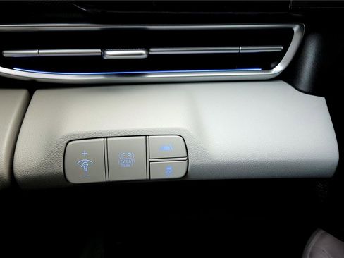 Used 2023 Hyundai Elantra Limited image 44