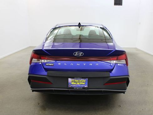 Used 2024 Hyundai Elantra SEL FWD image 4