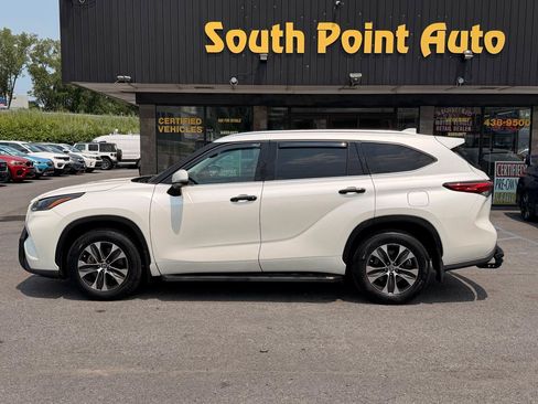 Used 2021 Toyota Highlander XLE AWD/4WD image 8