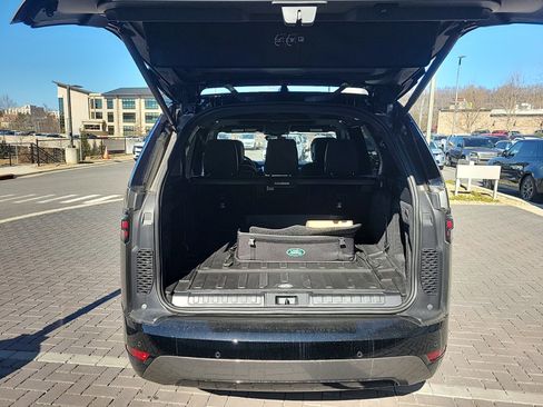 Certified 2025 Land Rover Discovery Dynamic SE image 7