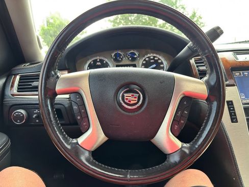 Used 2013 Cadillac Escalade ESV Platinum AWD/4WD image 28