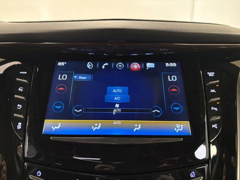 Used 2020 Cadillac Escalade Luxury w/ Escalade Sport Edition AWD/4WD image 38