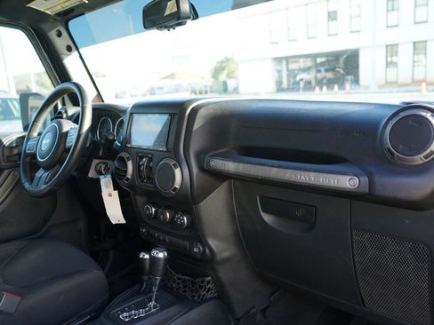 Used 2016 Jeep Wrangler Unlimited Sport w/ Quick Order Package 24S AWD/4WD image 18