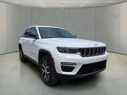 Used 2024 Jeep Grand Cherokee Limited AWD/4WD image 13
