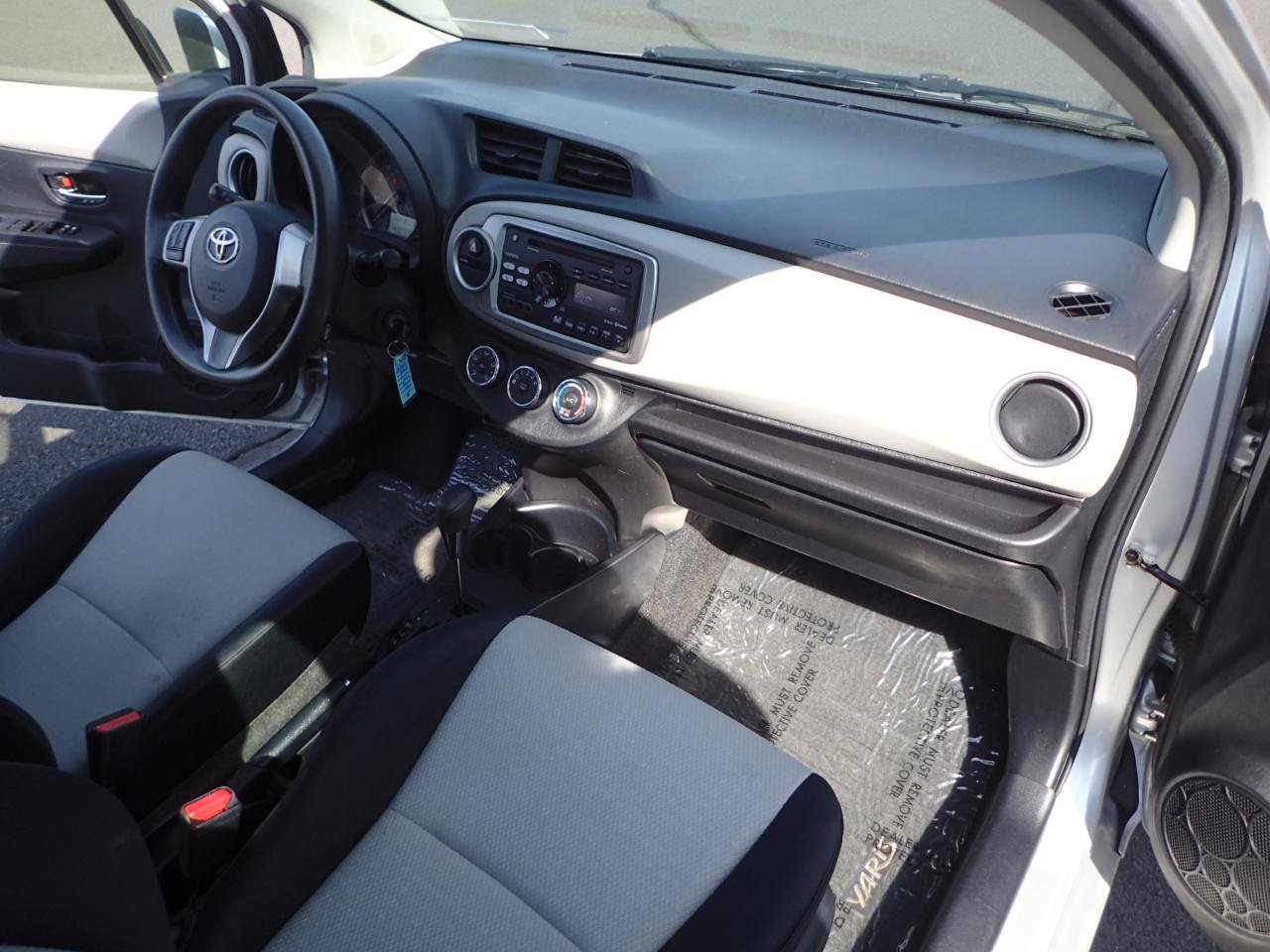 Used 2012 Toyota Yaris LE FWD image 13