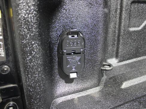 Used 2022 GMC Sierra 2500 AT4 w/ AT4 Premium Plus Package AWD/4WD image 42