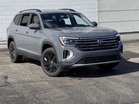 New 2026 Volkswagen Atlas SE image 2