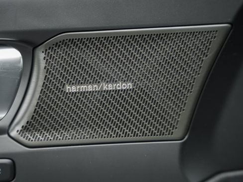 Certified 2025 Volvo XC40 B5 Ultra w/ Climate Package image 39