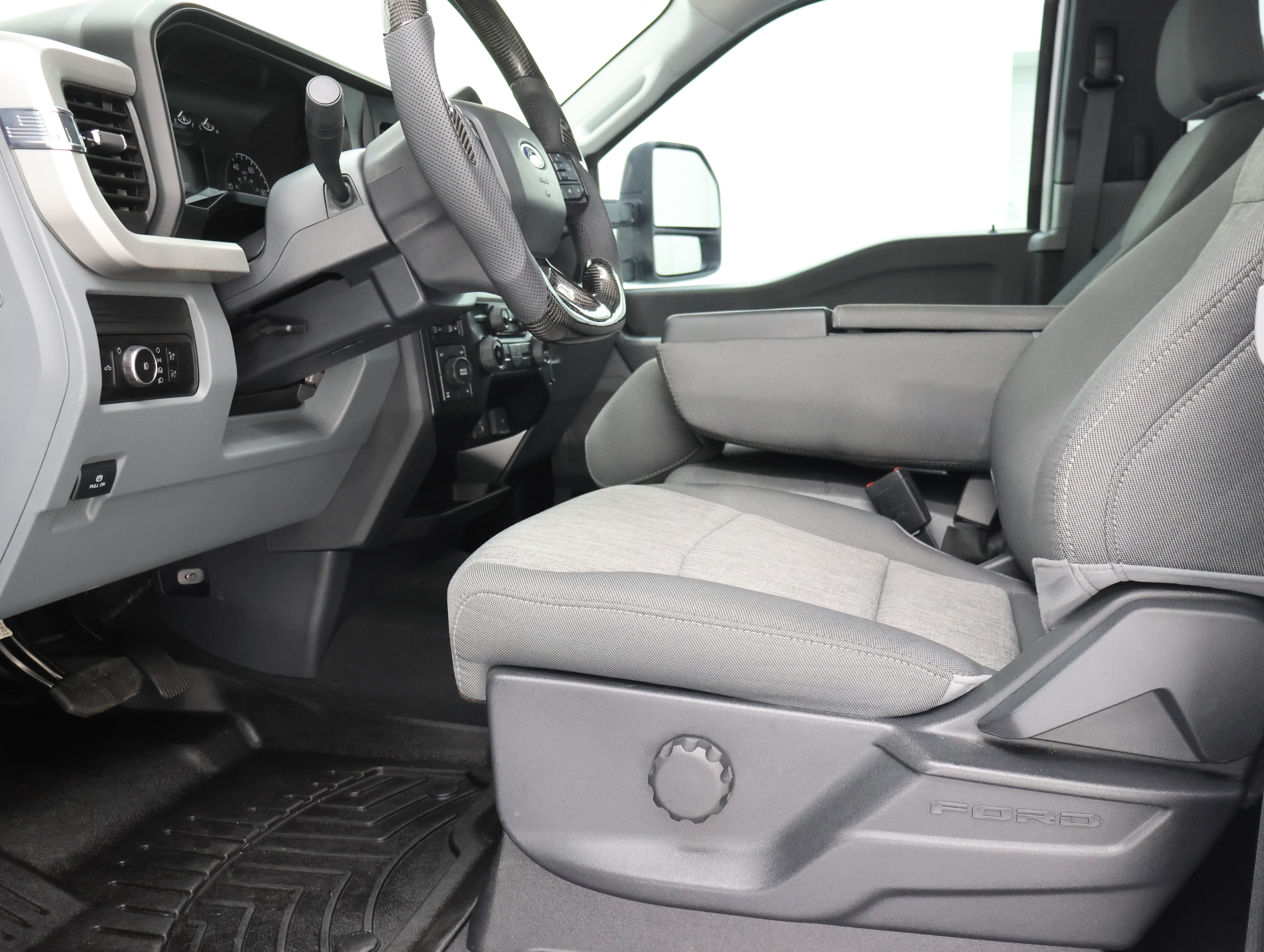 Used 2023 Ford F250 XL w/ STX Appearance Package AWD/4WD image 8