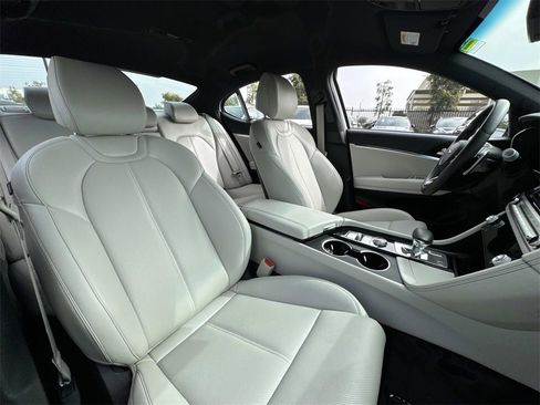 Used 2025 Genesis G70 2.5T image 25