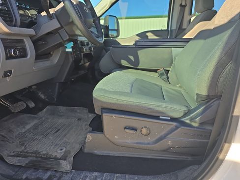 Used 2023 Ford F350 XLT w/ Camper Package image 16