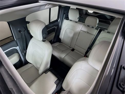 Used 2023 Land Rover Defender 110 SE image 14