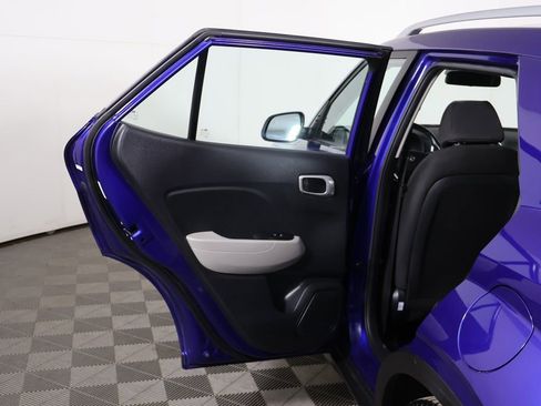 Used 2023 Hyundai Venue SEL image 18