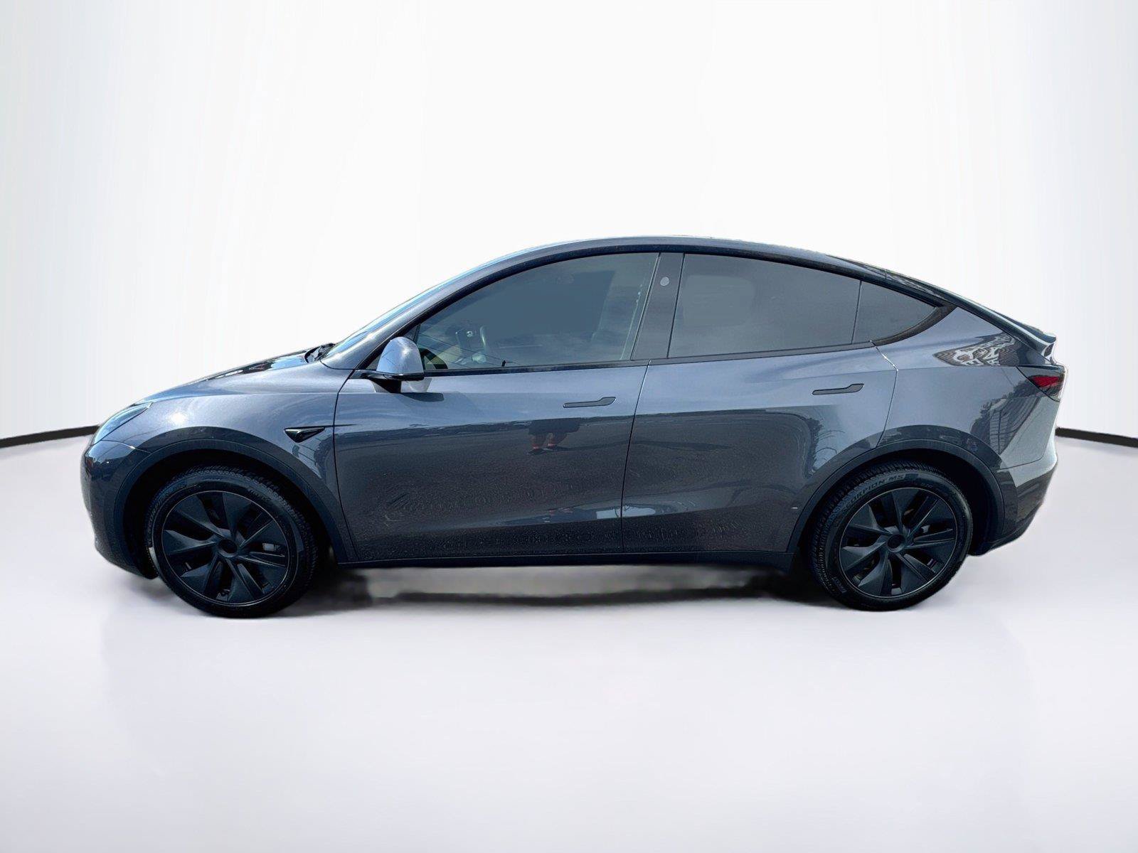 Used 2025 Tesla Model Y Long Range RWD image 2