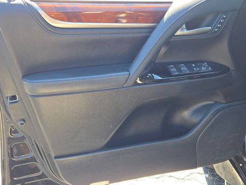 Used 2017 Lexus LX 570 4WD image 40