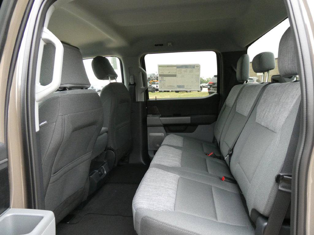 New 2026 Ford F250 XLT w/ XLT Premium Package AWD/4WD image 17