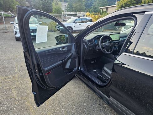 New 2025 Ford Escape Base w/ Class II Trailer Tow Package image 18