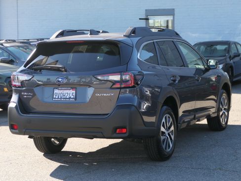Certified 2025 Subaru Outback Premium image 6